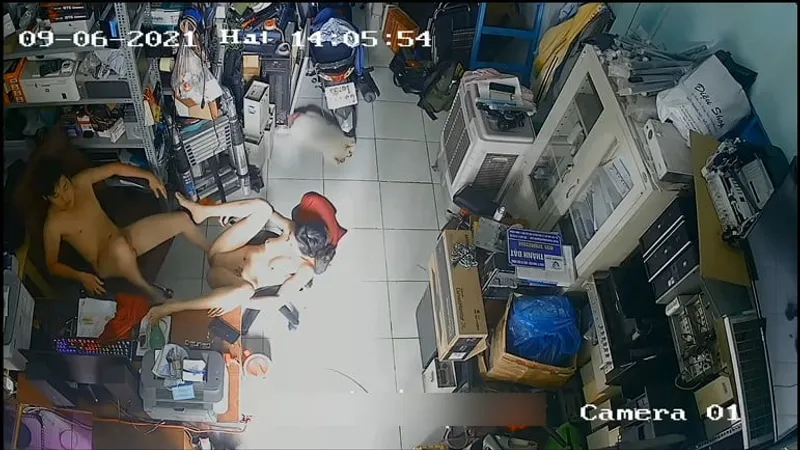 Bà xã ông xã nện nhau trong của chuối máy tính